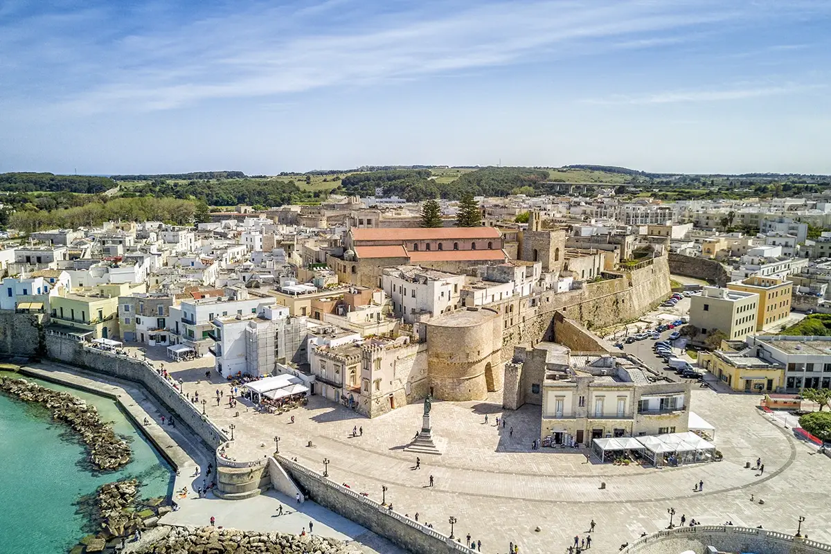 Nei fossati del Castello Segni Otranto Wine Telling Festival&nbsp; Intorno al vino c&rsquo;&egrave; di pi&ugrave;&hellip; ad Otranto degustazioni abbinate a viaggi e musica