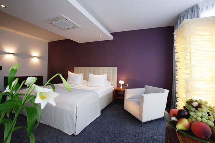 (Otto nuove strutture per Worldhotels) (Otto nuove strutture per Worldhotels)