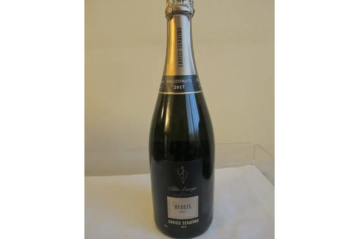 Oudeis millesimato 2017 Enrico Serafino Bollicine protagoniste dei brindisi di fine anno. Novit&agrave; e curiosit&agrave; per tutti i gusti