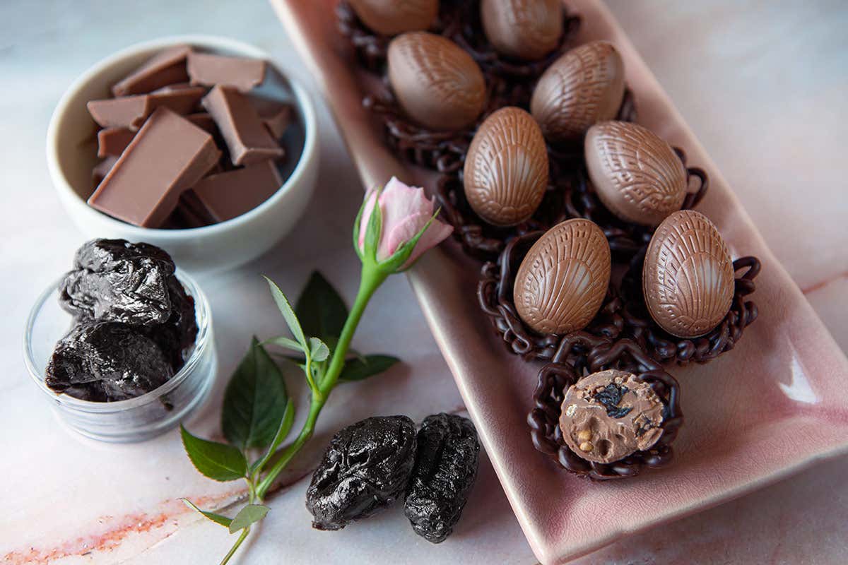 Ovetti “dolce scrigno” con Prugne della California Ovetti “dolce scrigno” con Prugne della California, un regalo unico Ovetti “dolce scrigno” con Prugne della California Ovetti “dolce scrigno” con Prugne della California, un regalo unico