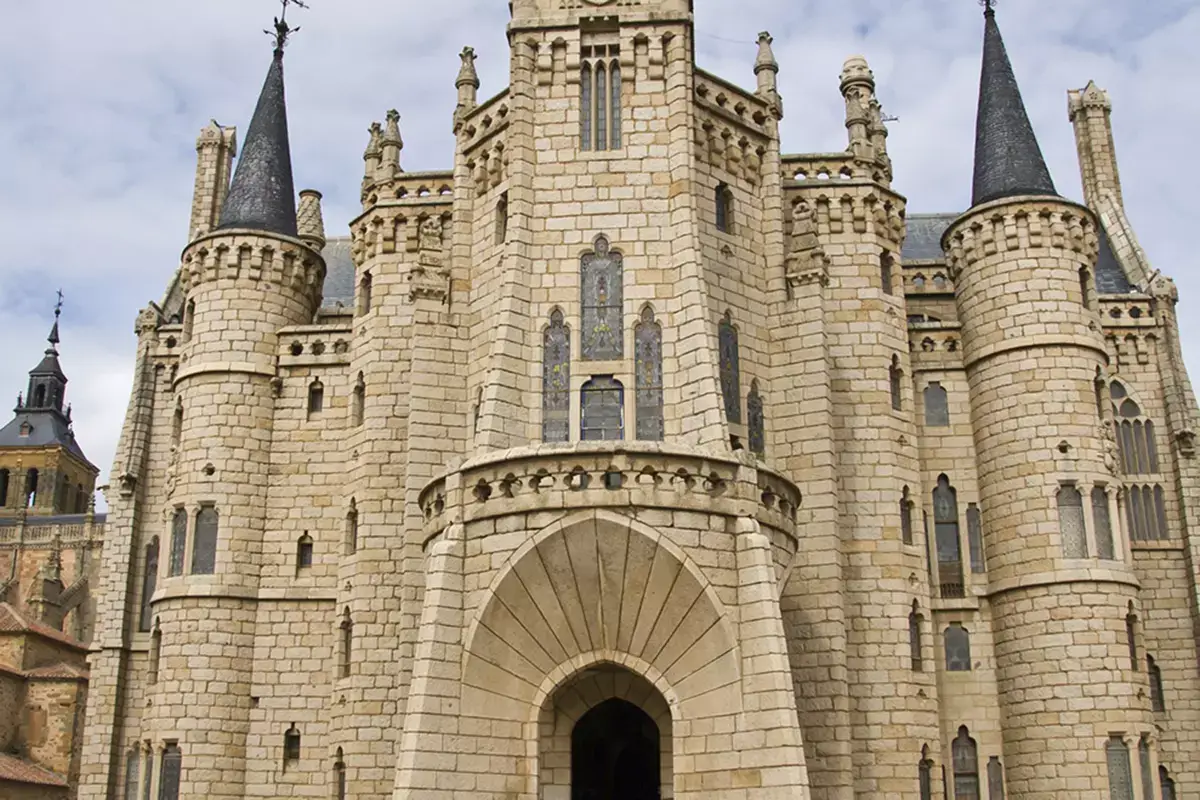 Palacio Episcopal, Astorga, Le&oacute;n. Foto: Visit Spain Cammino di Santiago, in marcia anche la gola con il passaporto gastronomco