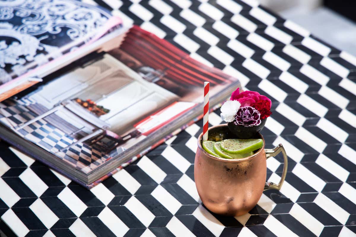 Dalla pasta fatta a mano ai vini “volanti”: il ristorante che racconta l’ospitalità come una casa