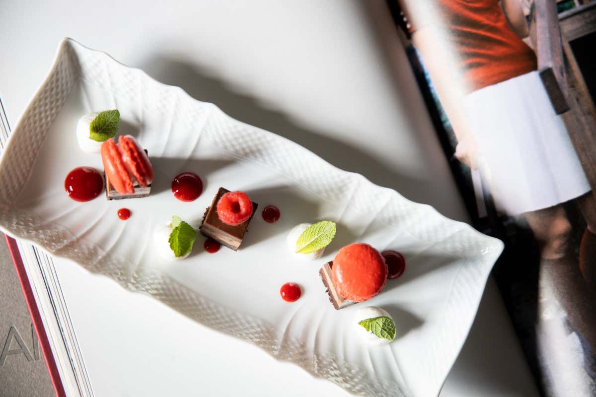 Dalla pasta fatta a mano ai vini “volanti”: il ristorante che racconta l’ospitalità come una casa