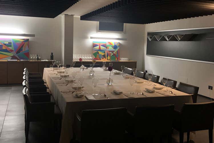 La sala pronta per la cena - Il Parmigiano Reggiano crescee indica la via per uscire dalla crisi