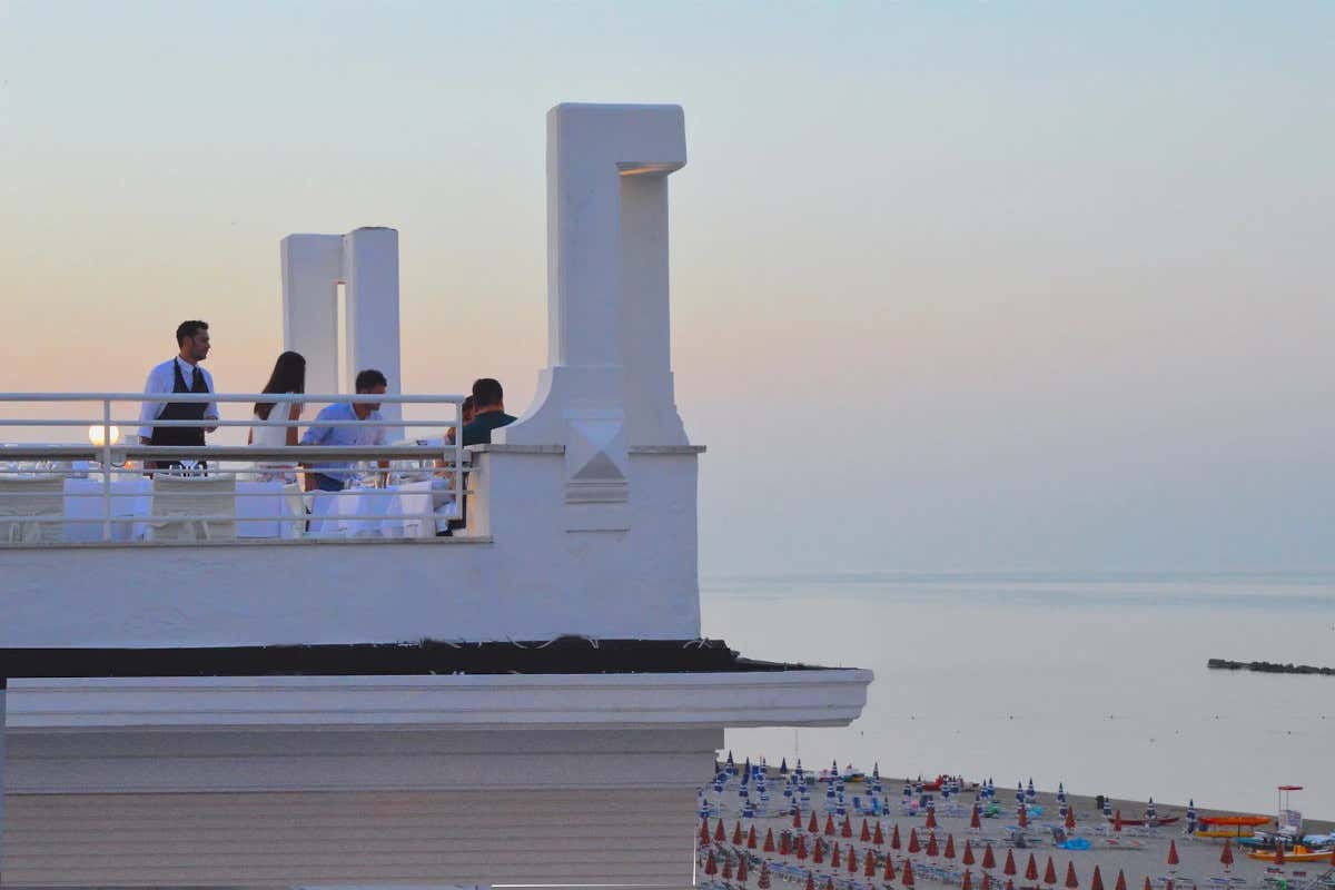 Attico sul Mare, una terrazza sull’Adriatico dove il brodetto fa da bussola Attico sul Mare, una terrazza sull’Adriatico dove il brodetto fa da bussola