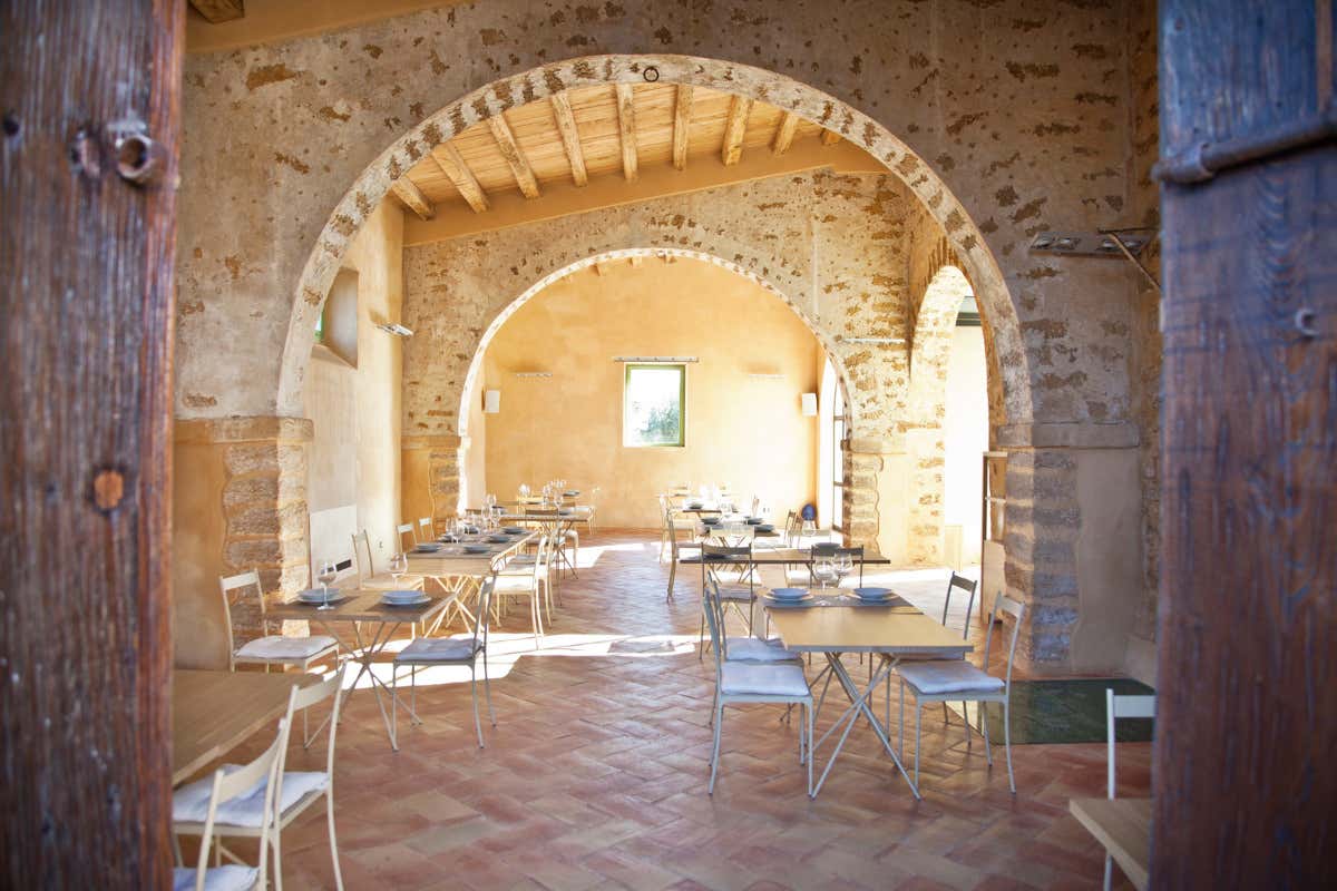 Il borgo antico che torna a vivere grazie ai vini della famiglia De Gregorio Il borgo antico che torna a vivere grazie ai vini della famiglia De Gregorio