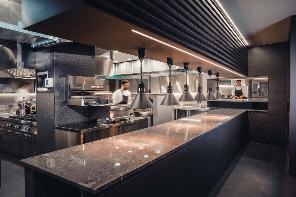 Sapio diventa casa di Catania: pietra lavica, mare e campagna nell’abbraccio dell’Etna