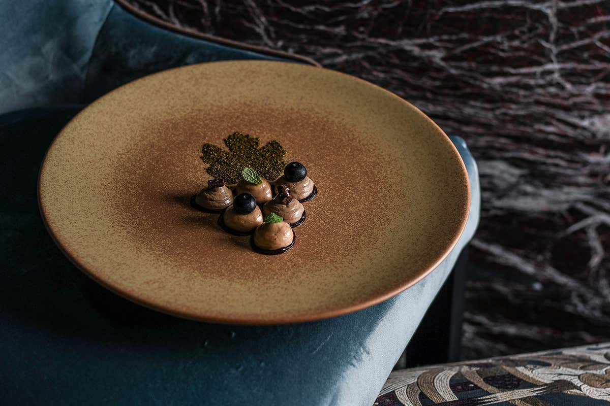 Paté di fegatini di cappone e fegato grasso in foglia vite (foto Benedetta Bassanelli) Da “Lino” a Pavia la cucina punta su stile e ricerca