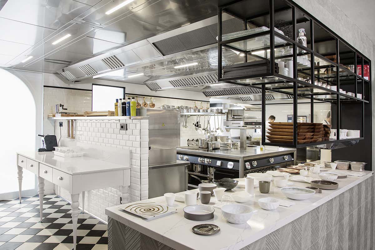 La cucina a vista Il Piacere secondo Peter Brunel in un menu ispirato a D’Annunzio