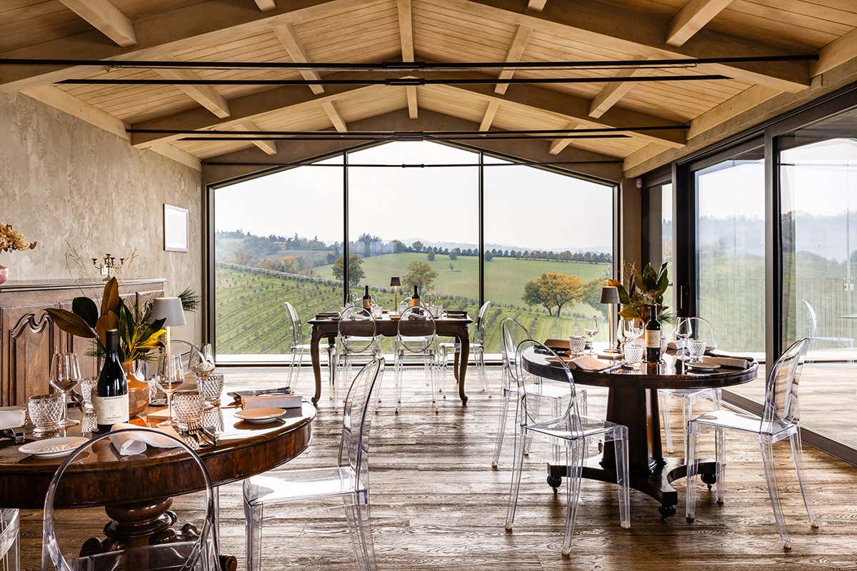 La sala del ristorante Oliveto sul Lago
