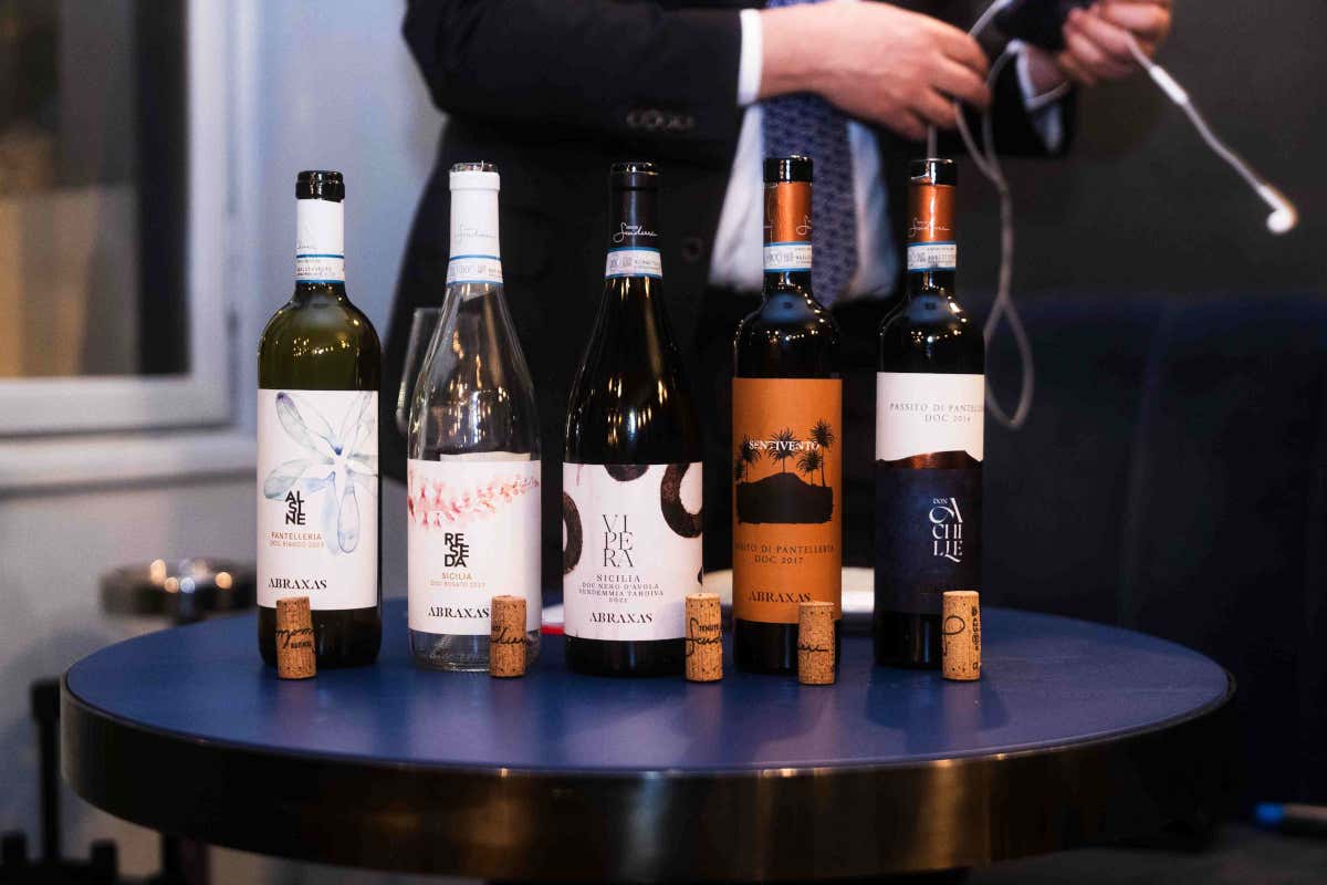 La rinascita di Abraxas: l'azienda siciliana presenta il nuovo volto a Milano
La rinascita di Abraxas: l'azienda siciliana presenta il nuovo volto a Milano