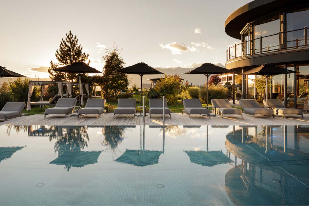 La piscina esterna dello Chalet Mirabell