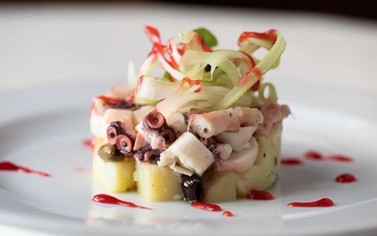 Polpo e patate con vinaigrette di lamponi Fettuccine