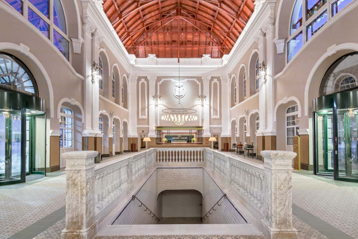 Storia e design nei Pirenei: ecco l'hotel ispirato ai treni di lusso del XX secolo Storia e design nei Pirenei: ecco l'hotel ispirato ai treni di lusso del XX secolo