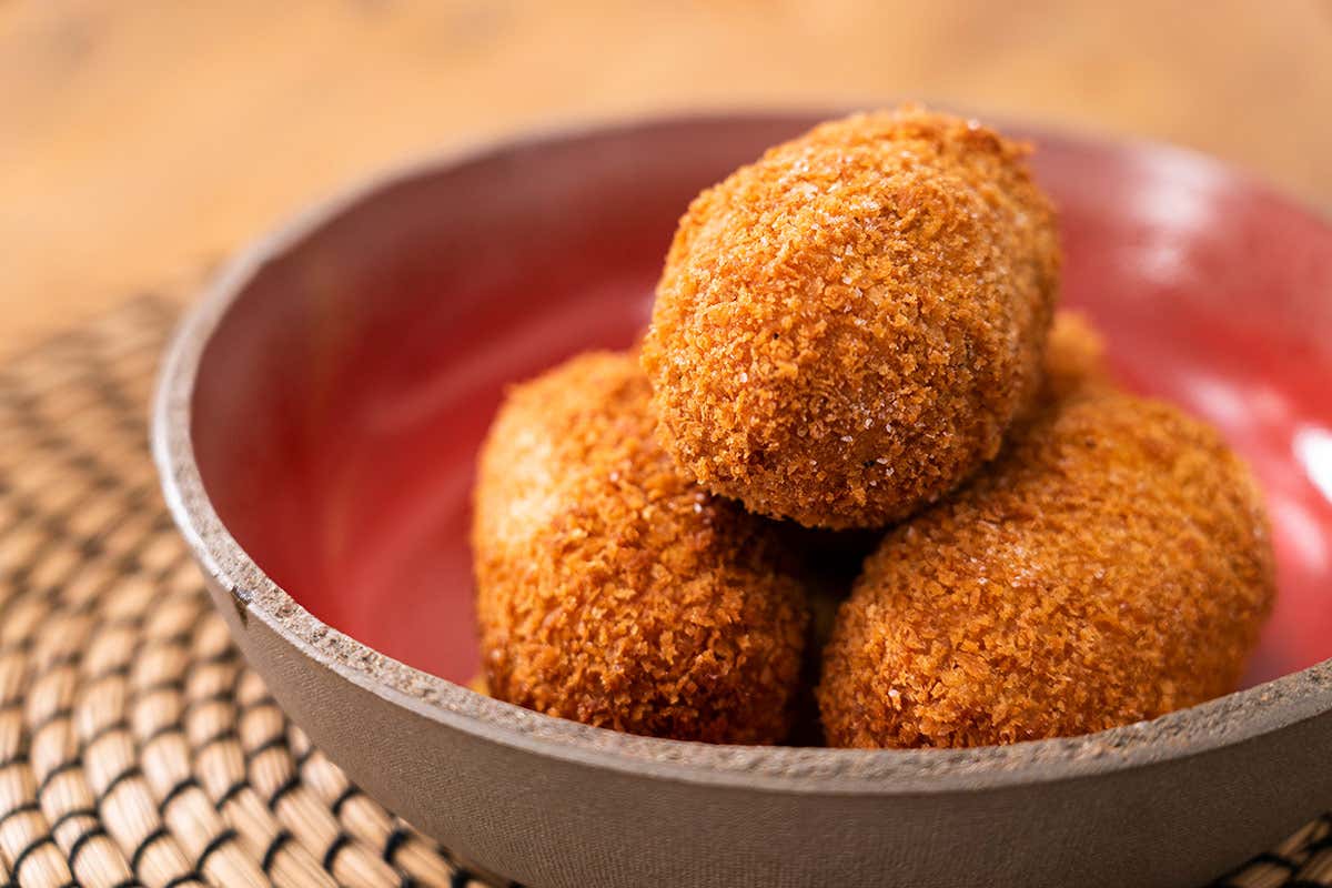 Crocchette di riso fritte con Provolone Valpadana Dop dolce Provolone Valpadana Dop e “Chef in Camicia”, al via la collaborazione