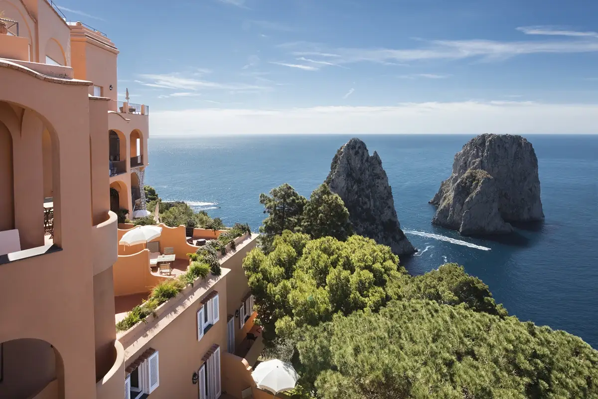 A realizzare il progetto &egrave; il celebre designer e artista svizzero Le Corbusier La magia di Capri in una casa: benvenuti all&rsquo;Hotel Punta Tragara