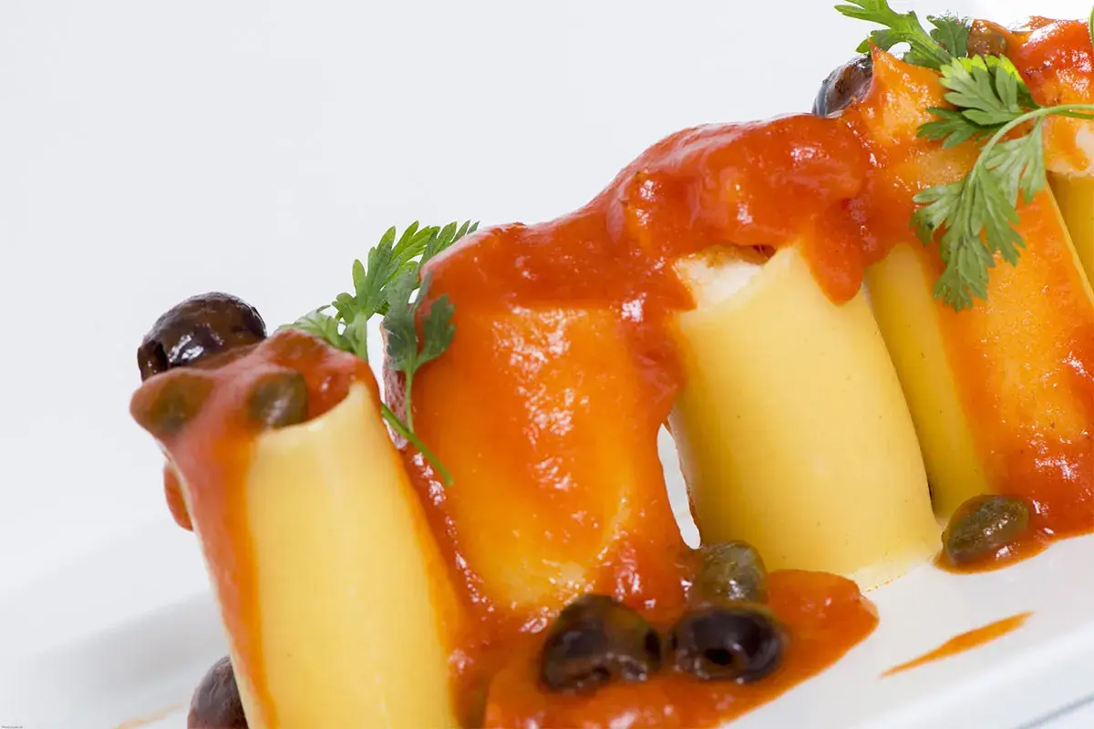 Paccheri ripieni di baccal&agrave; mantecato con salsa mediterranea Paccheri ripieni di baccal&agrave; mantecato con salsa mediterranea