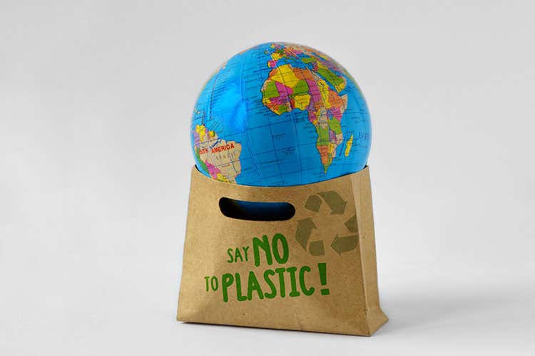 Le insegne italiane sono impegnate a limitare l’utilizzo di plastica vergine - Packaging sempre più green Supermercati pronti alla sfida