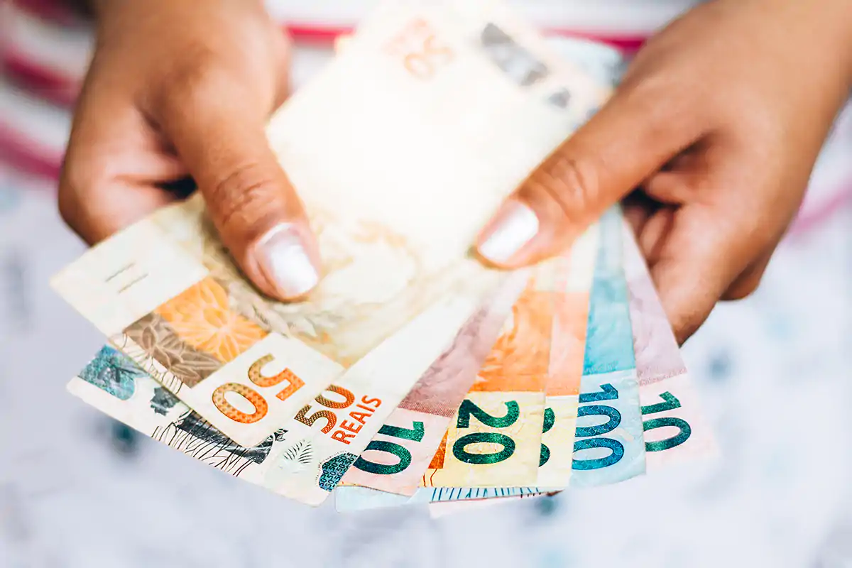 Pagamenti cash di turisti stranieri Ad aprile il termine per comunicarli