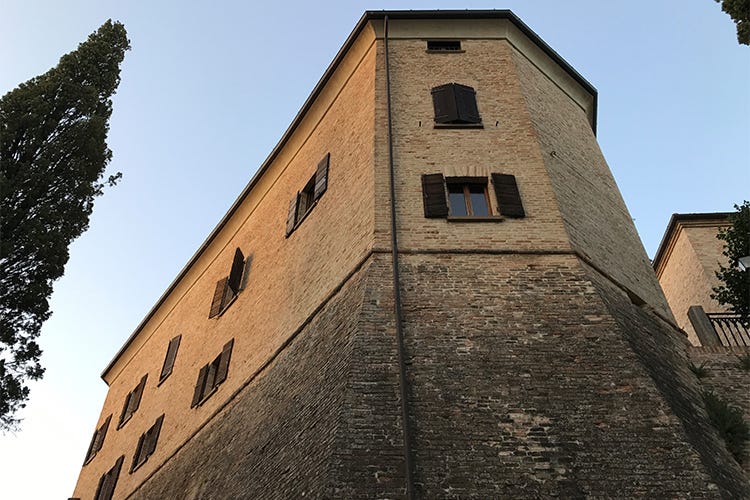 Relais Palazzo Viviani, fascino della storia A Montegridolfo, uno dei borghi più belli