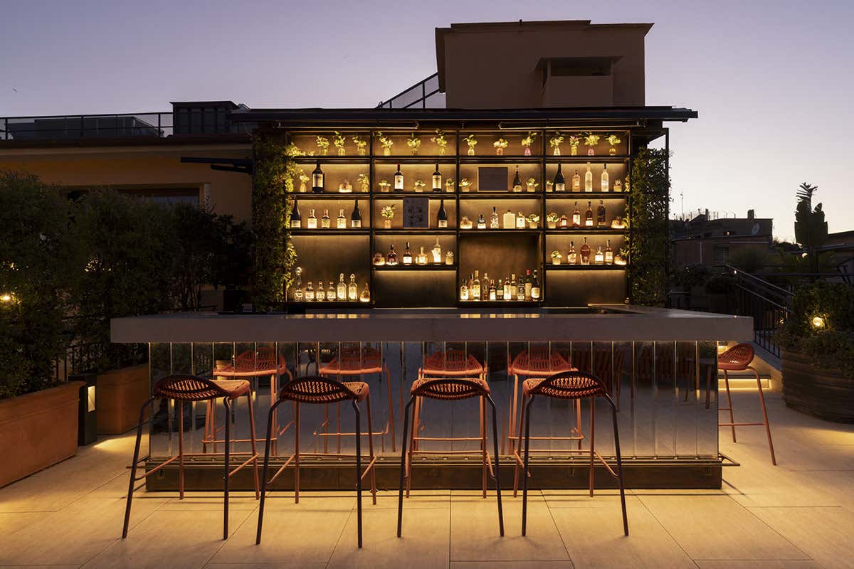 Il bar sulla terrazza di Palazzo Ripetta a Roma