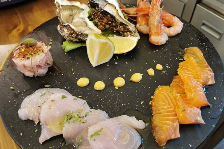 Il crudo di pesce - Sapori di mare, prezzi d'osteria Mercede a Palermo resiste al Covid