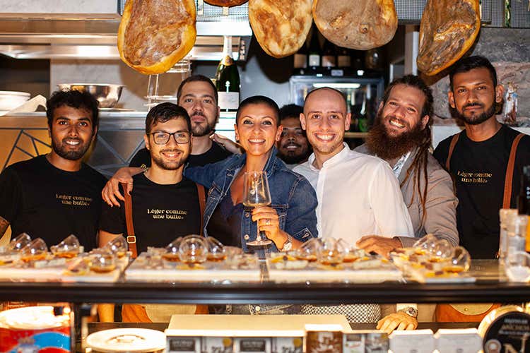 Champagne e cibo italiano animano il locale di Catania (Pamochã, primo locale etneo con 200 etichette di Champagne) Champagne e cibo italiano animano il locale di Catania (Pamochã, primo locale etneo con 200 etichette di Champagne)