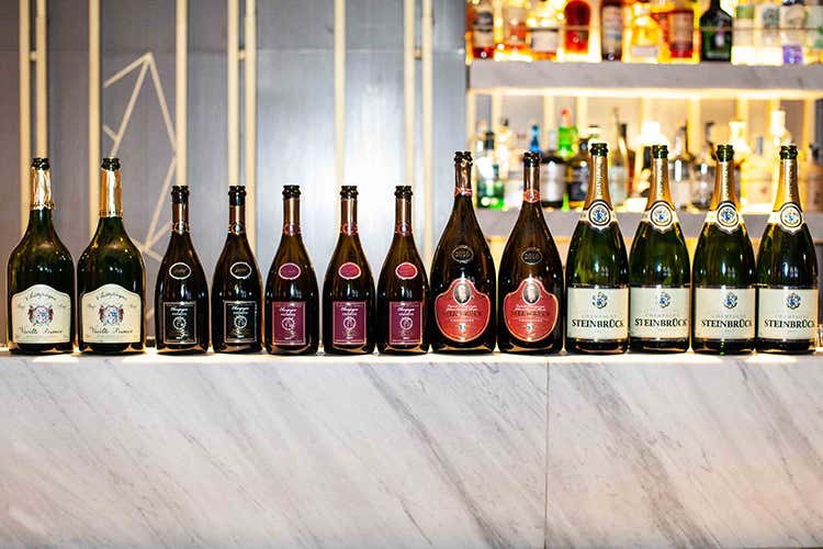 Ampia la scelta degli Champagne (Pamoch&atilde;, primo locale etneo con 200 etichette di Champagne)