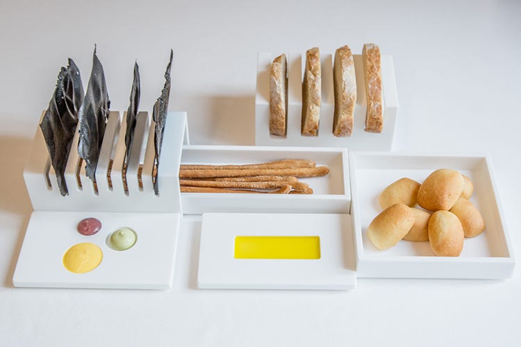 Linea Origins di Infinito Design - Pane al ristorante, primo alimento che viene servito in tavola