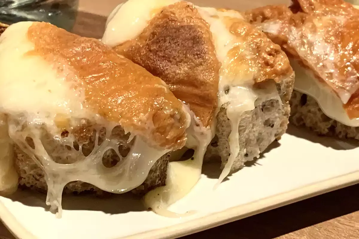 Pane alla brace con Provolone fondente Campagna triennale per il Provolone Valpadana Dop