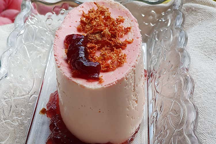 (Panna cotta, carota albicocca e petali di papavero) (Panna cotta, carota albicocca e petali di papavero)