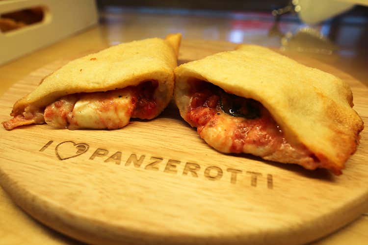 Il ristorante dona una parte del ricavato in beneficenza (Panzerotti benefici a New YorkRaccolti fondi per i bimbi malutriti)