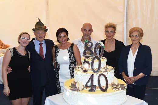 da sinistra: Paola, Livio, Alessandra, Eraldo, Lorena e Anna Freti da sinistra: Paola, Livio, Alessandra, Eraldo, Lorena e Anna Freti