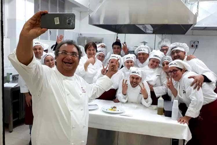 Paolo Gramaglia in una foto d'archivio con la sua brigata al President  Per salse pi&ugrave; dense e intense Gramaglia sfodera la xantana