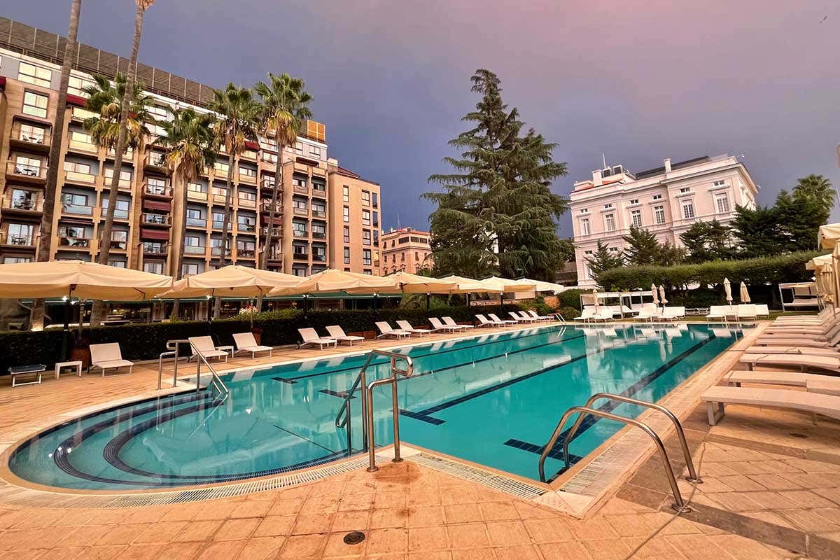 Piscina esterna Benessere, cucina gourmet e tanti servizi: il Parco dei Principi meta al top