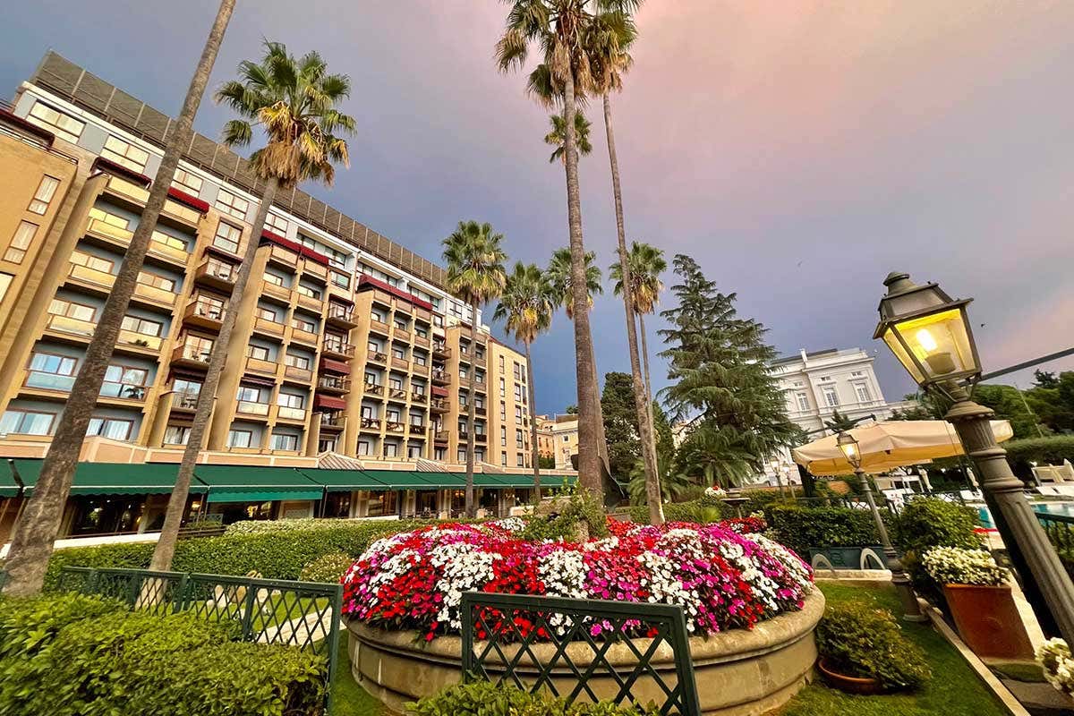 Esterno dell'hotel Benessere, cucina gourmet e tanti servizi: il Parco dei Principi meta al top