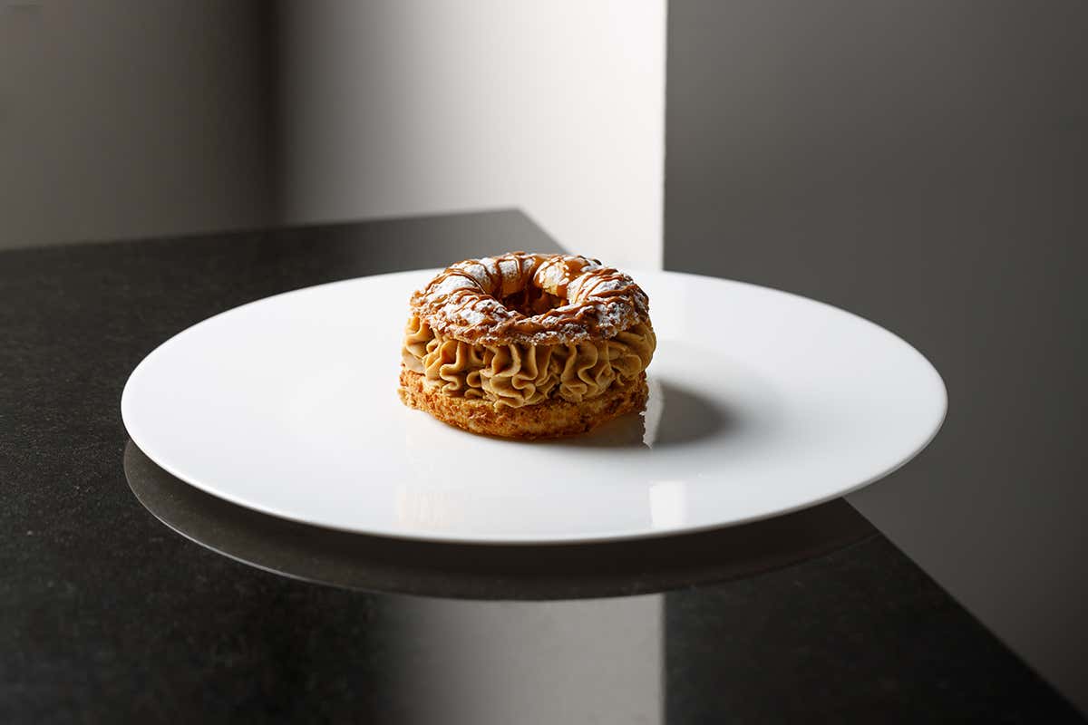 Paris-Brest alle nocciole orizzontale Il Dogma di due giovani a Roma: pesce freschissimo e brace