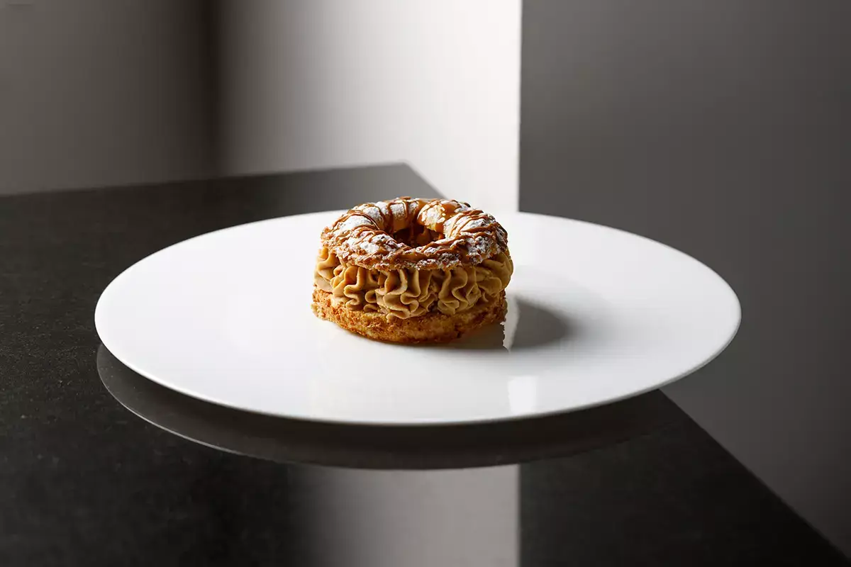 Paris-Brest alle nocciole orizzontale Il Dogma di due giovani a Roma: pesce freschissimo e brace