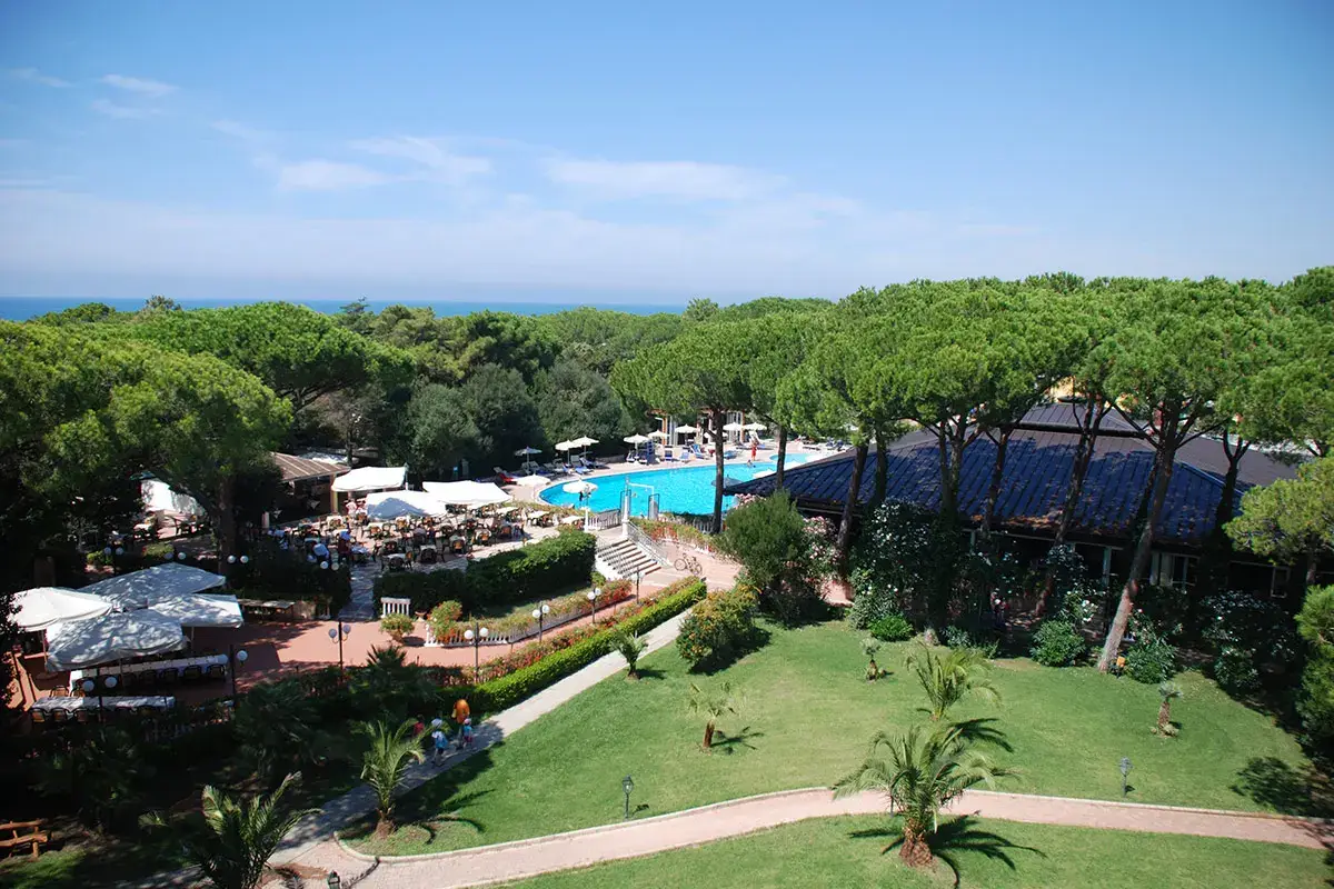 Il parco dell'hotel Park Hotel Marinetta, relax e divertimento per grandi e piccini