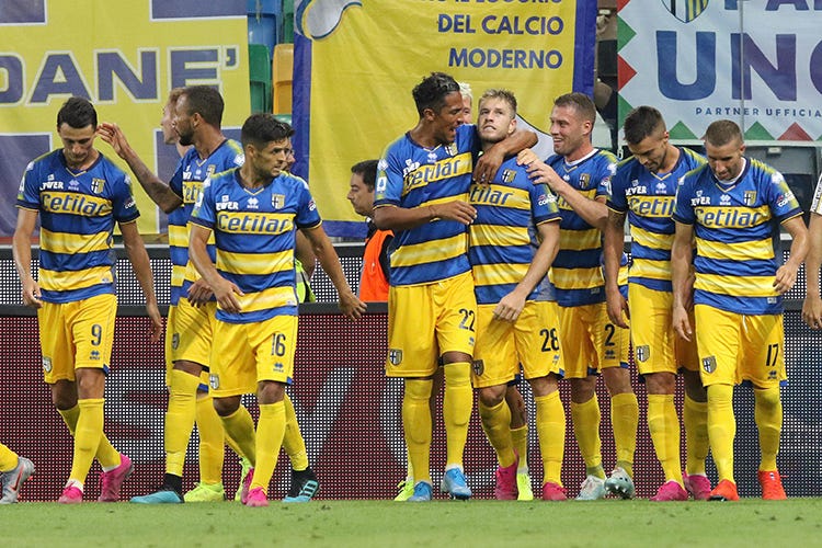 Esultanza dopo un gol - Serie A, menu ad hoc per il caldo Il Parma segue la regola delle 4 R
