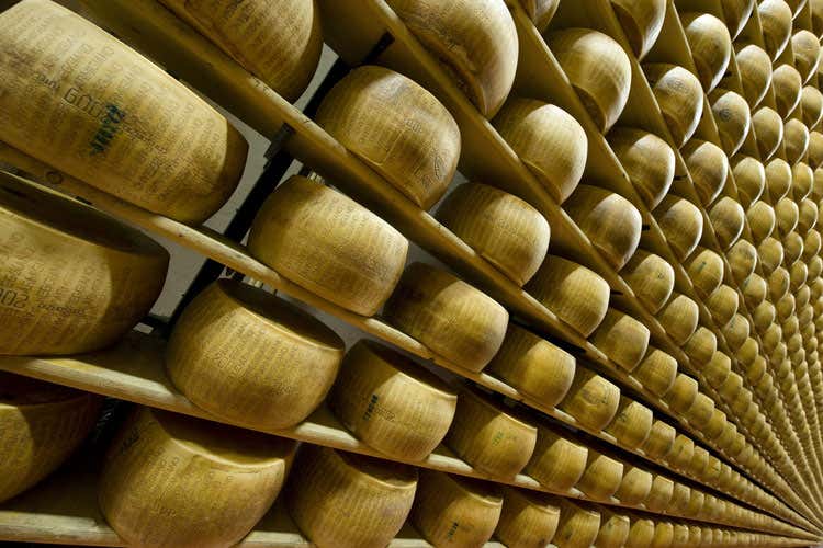 (Parmigiano Reggiano Dop, export al 38% Consumi per 2,2 miliardi di euro) (Parmigiano Reggiano Dop, export al 38% Consumi per 2,2 miliardi di euro)