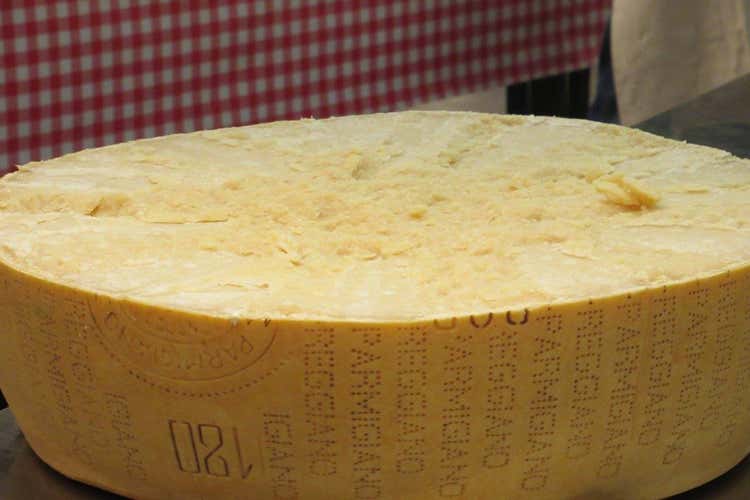 Parmigiano Reggiano sugli scudi 15 milioni di investimento in quattro anni Parmigiano Reggiano sugli scudi 15 milioni di investimento in quattro anni