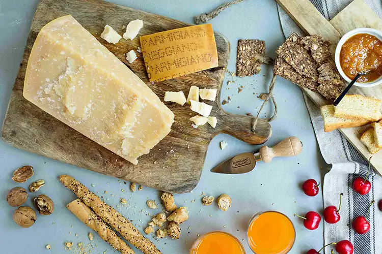 Parmigiano Reggiano con Armani &egrave; il brand pi&ugrave; amato in Italia Il brand pi&ugrave; amato dagli italiani? Dopo Armani c&rsquo;&egrave; il Parmigiano Reggiano