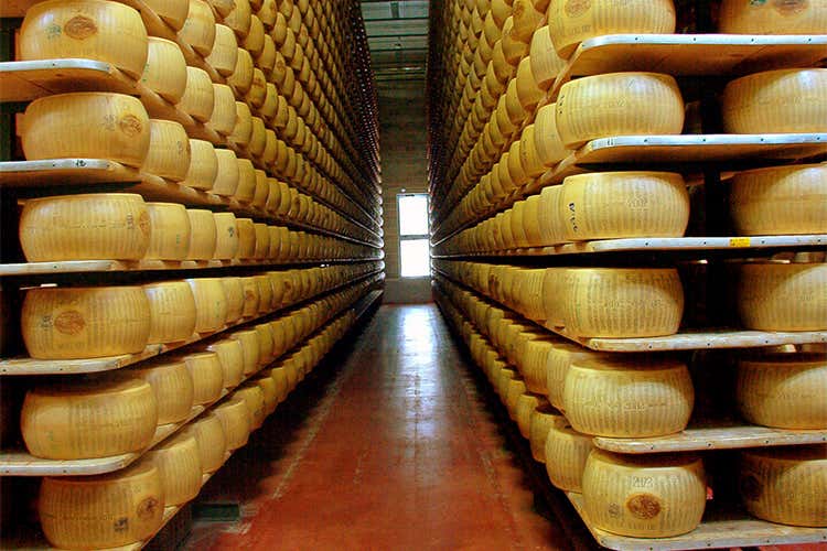 Parmigiano, furti da 10 milioni in 3 anni Oltre 20mila le forme sottratte Parmigiano, furti da 10 milioni in 3 anni Oltre 20mila le forme sottratte