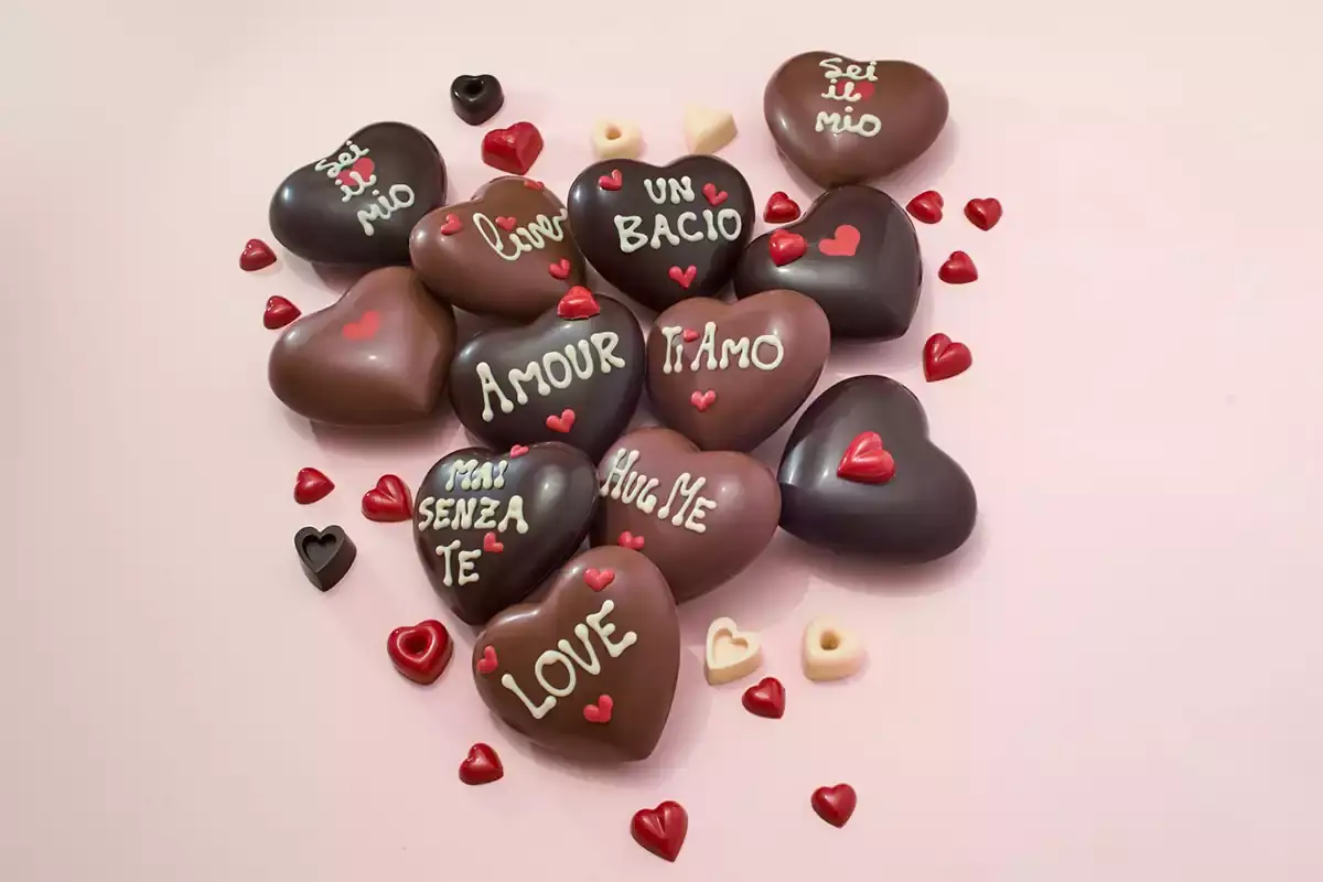 Le parole d'amore create da Simona Solbiati Da Solbiati Cioccolato una Love Box per San Valentino