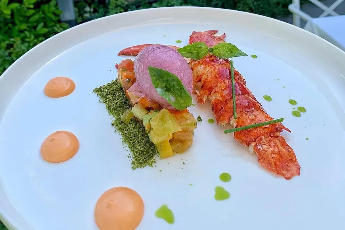 Astice alla catalana con gelato alla cipolla Pastabar Leonessa, emblema di All Day Long
