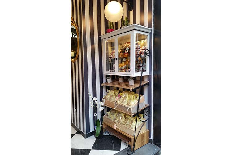 La Pasticceria Capparelli si rinnova Ambiente elegante ispirato alla moda