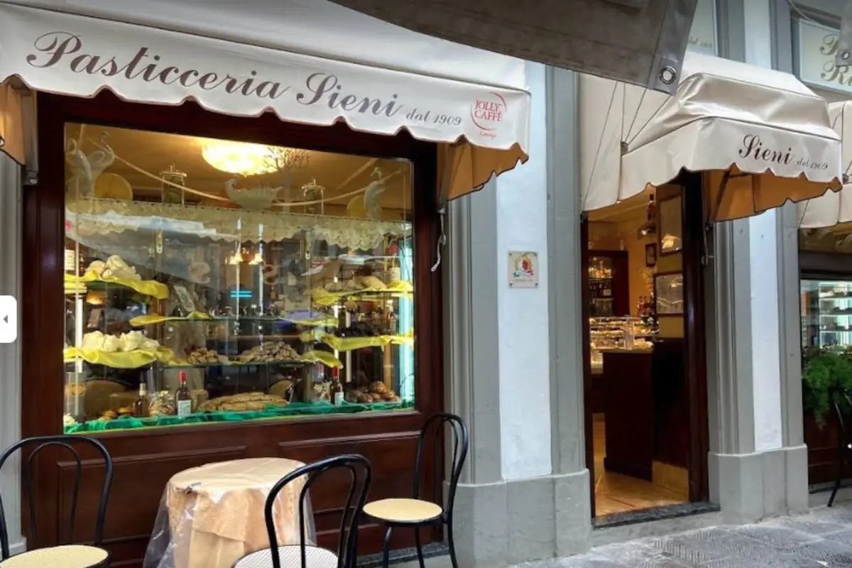 Un'immagine dell'Antica Pasticceria Sieni a Firenze tratta da Google Maps Antica Pasticceria Sieni a rischio chiusura. La titolare: &ldquo;Cos&igrave; non possiamo andare avanti&rdquo;