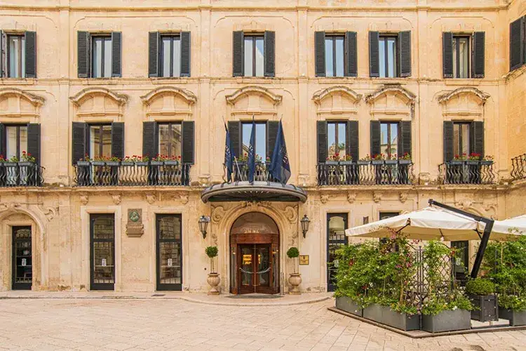 La facciata del 5 stelle di Lecce