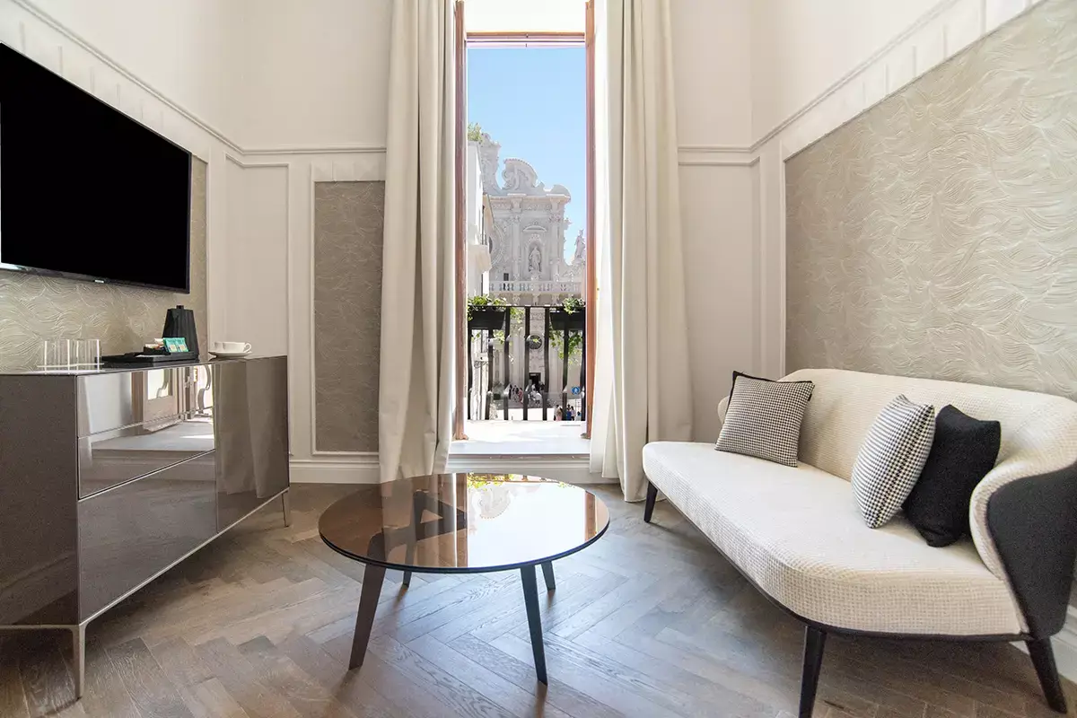 Viaggio nel tempo e nella bellezza al Patria Palace di Lecce